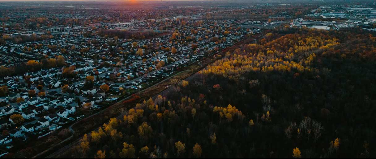 Vue aérienne du bois de l'Équerre situé à Laval