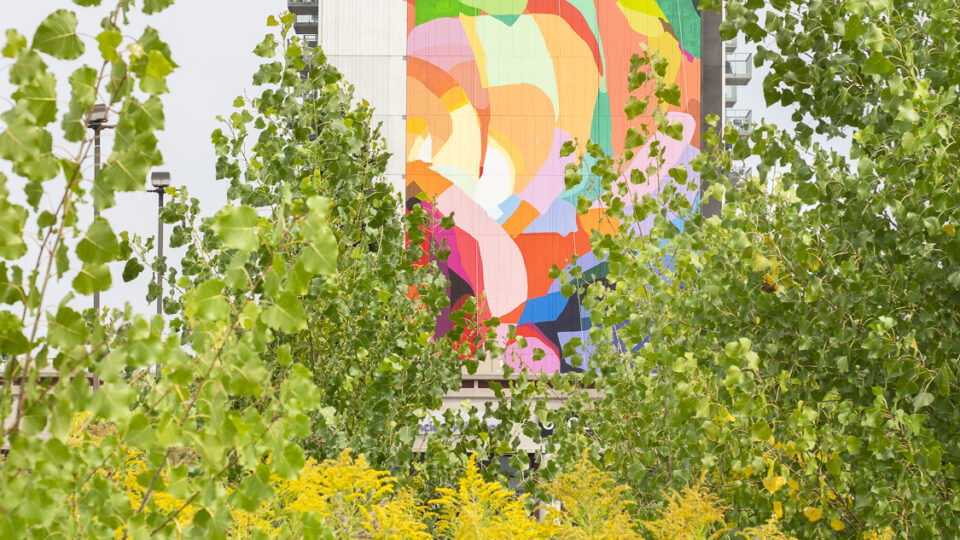Oeuvre Inner child healing de l'artiste Jacquie Comrie sur les Tours St-Martin
