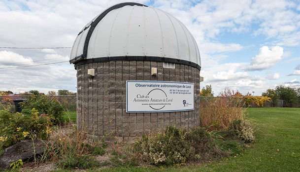 Observatoire astronomique situé près Centre de la nature