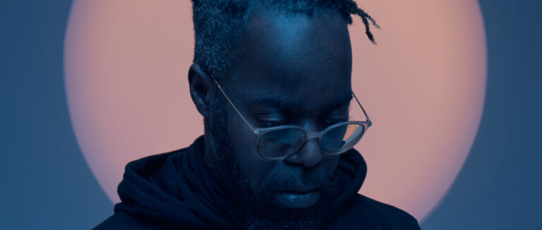 Portrait d'une personne qui porte des lunettes