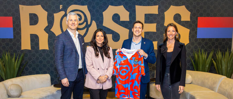 Le maire de Laval avec le Rose FC